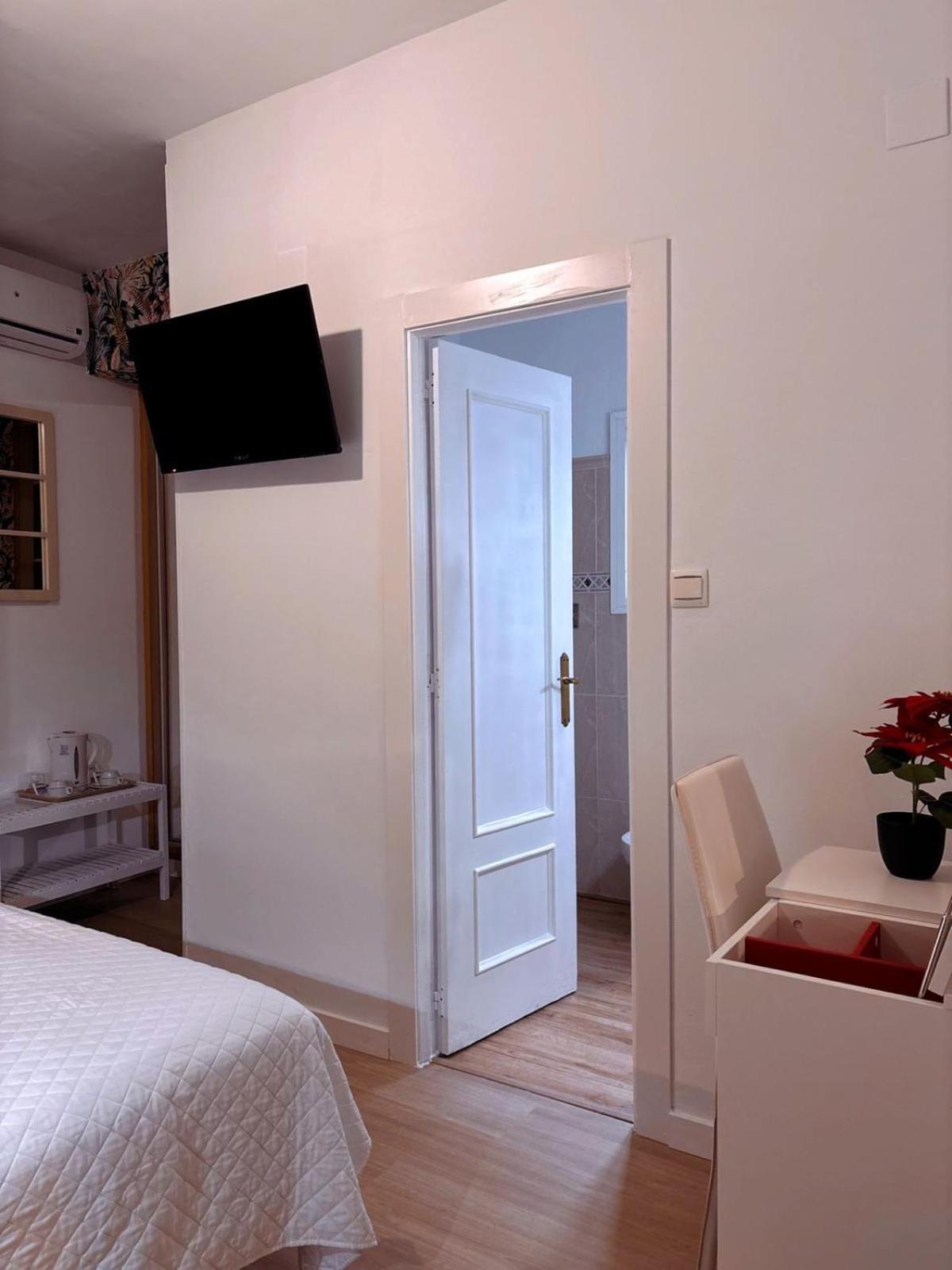 Hostal Guadalupe Торремолинос Экстерьер фото