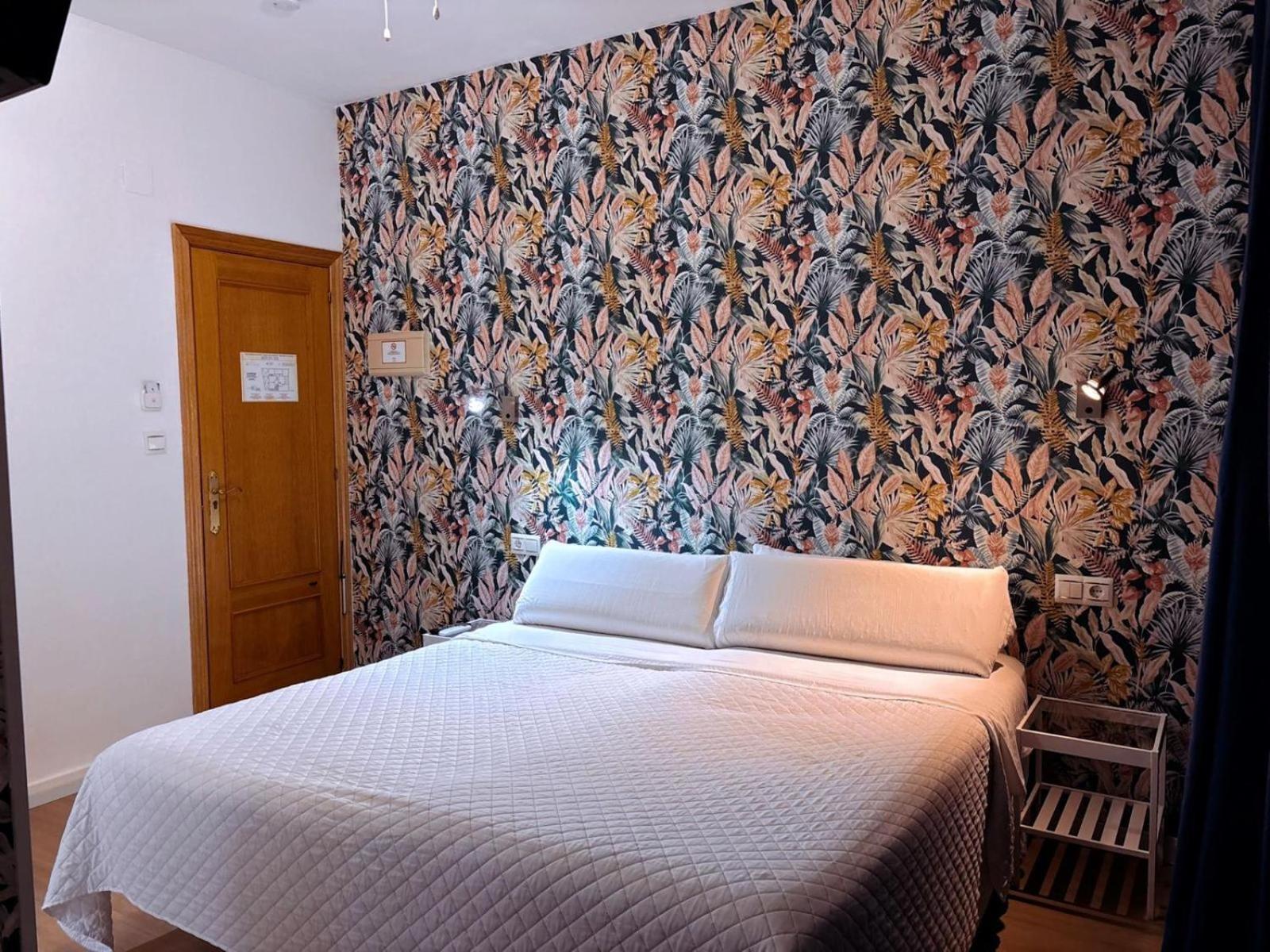 Hostal Guadalupe Торремолинос Экстерьер фото