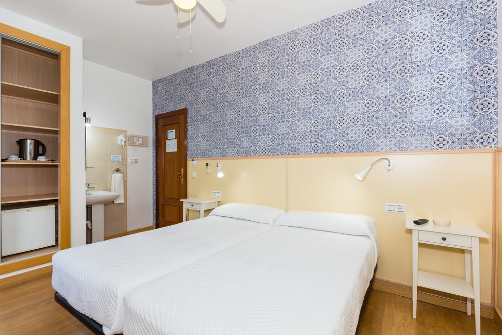 Hostal Guadalupe Торремолинос Экстерьер фото